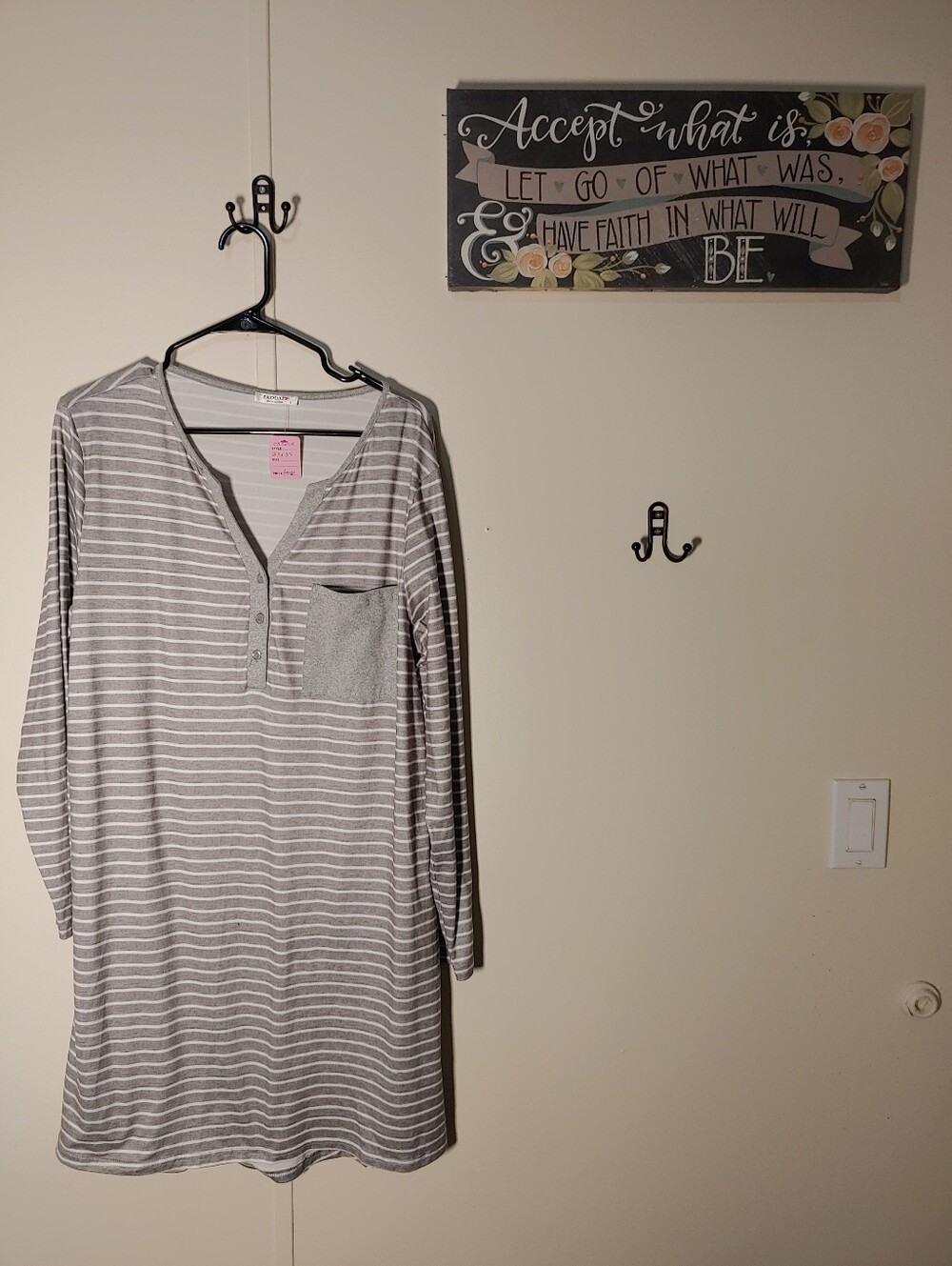 Like New Ekouaer large Grey And White Long Sleeve Night Shirt